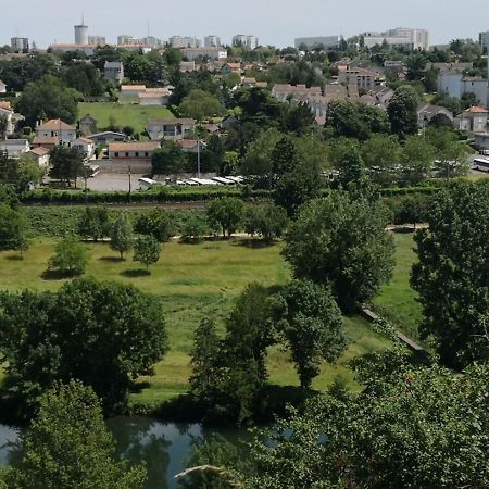 Appartement Meuble Proche Du Futuroscope Poitiers Buitenkant foto